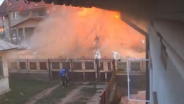 Explozie devastatoare la un magazin din Dâmbovița! A sărit în aer, iar deflagrația a zguduit casele localnicilor
