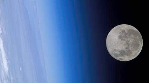Moon on earth horizon
