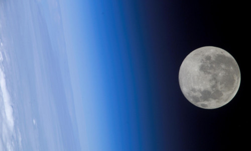 Moon on earth horizon