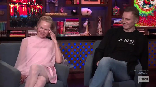 Pamela Anderson și Liam Neeson