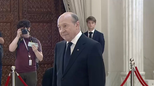 traian basescu la catafalcul lui ion iliescu