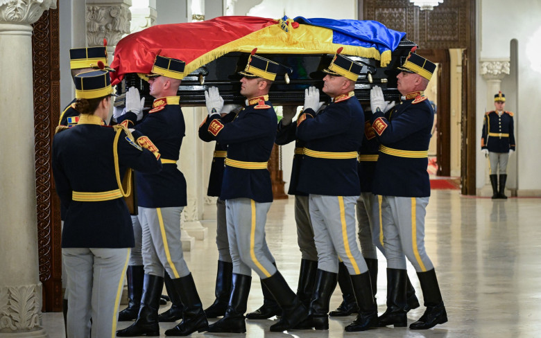 sicriul lui ion iliescu depus la cotroceni (2)