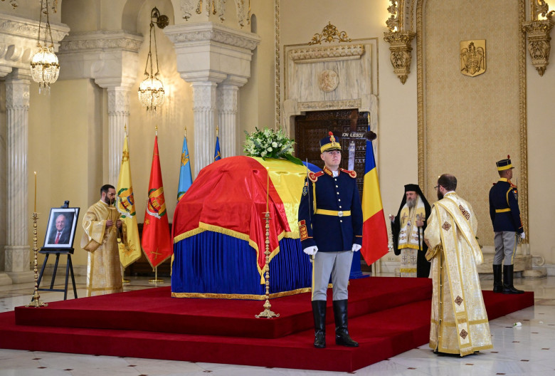 sicriul lui ion iliescu depus la cotroceni (3)