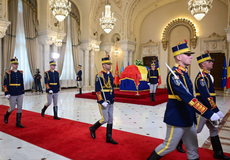 sicriul lui ion iliescu depus la cotroceni (4)