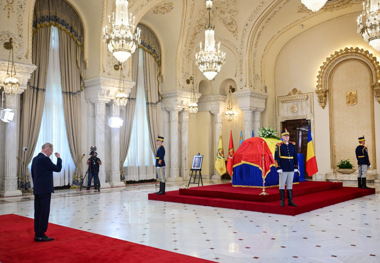 sicriul lui ion iliescu depus la cotroceni (1)