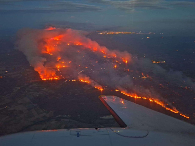 Cel mai amplu incendiu din Franţa din ultima jumătate de secol/ Profimedia