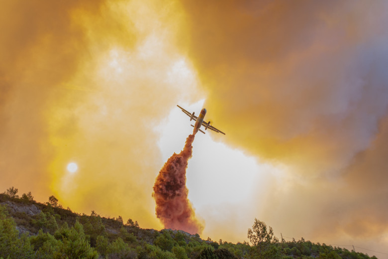 Cel mai amplu incendiu din Franţa din ultima jumătate de secol/ Profimedia