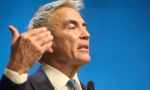 Bucharest, Romania. 27th July, 2025: Dragos Anastasiu, Romanian Deputy Prime Minister, announces his resignation during a press conference explaining his involvement as a witness in a corruption case from 2009 to 2017 concerning payments made under pressu