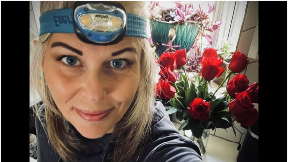 Asistenta medicală căreia "inima i-a explodat" după o reacție alergică la mirosul de crini spune că "niciun cuvânt omenesc” nu poate descrie ceea ce a văzut în moartea clinică