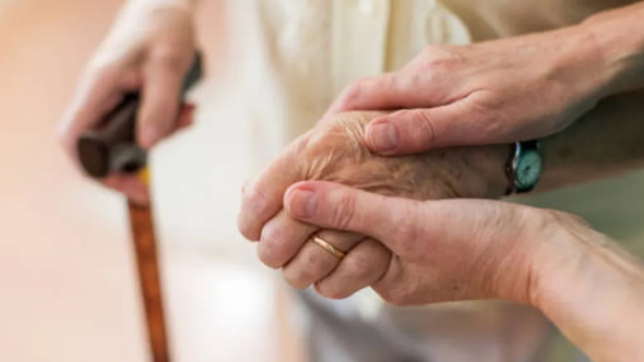 Ce pensie are o badantă româncă, după 20 de ani de muncă în Italia