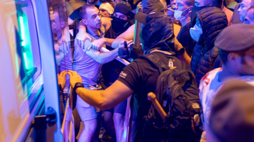 Confruntări violente în Serbia între susținătorii partidului de guvernământ și protestatari/ Profimedia