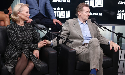 pamela anderson si liam neeson (5)