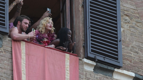 Madonna și familia ei