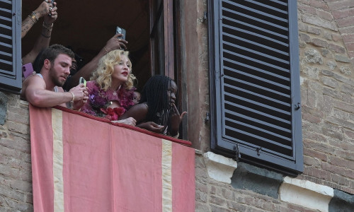 Madonna și familia ei