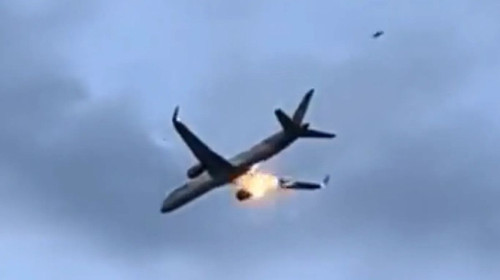 Aterizare de urgență în Brindisi. Motorul unui Boeing 757-300 al companiei Condor a luat foc/ Foto: X