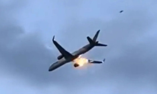 Aterizare de urgență în Brindisi. Motorul unui Boeing 757-300 al companiei Condor a luat foc/ Foto: X