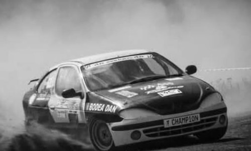 Pilotul Dan Bodea a murit după ce a fost lovit de o roată desprinsă din timpul cursei/ Foto: Facebook