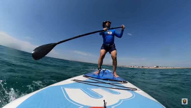 Un român și copiii săi salvați de un practicant SUP