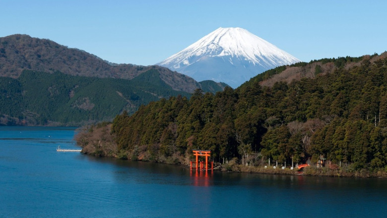 A tourist sightseeing pirate ship sails the waters of Ashinoko (Lake Ashi) near Mount Fuji in the mountain resort town of Hakone, Kanagawa, Japan.