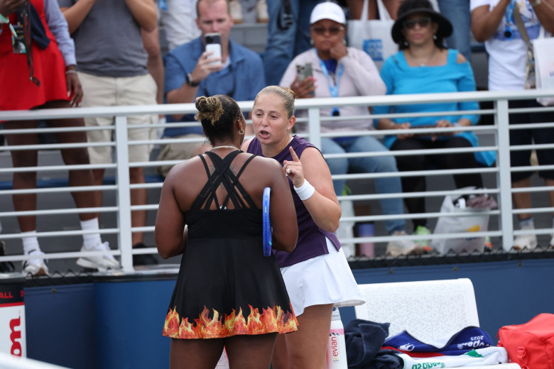 Taylor Townsend şi Jelena Ostapenko (1)