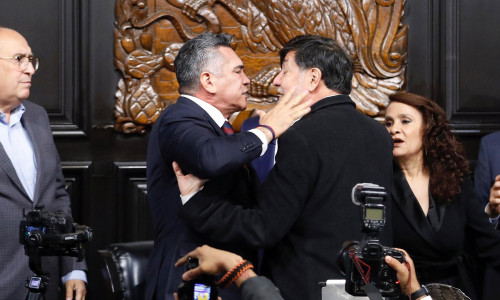 conflict in senatul din mexic (1)