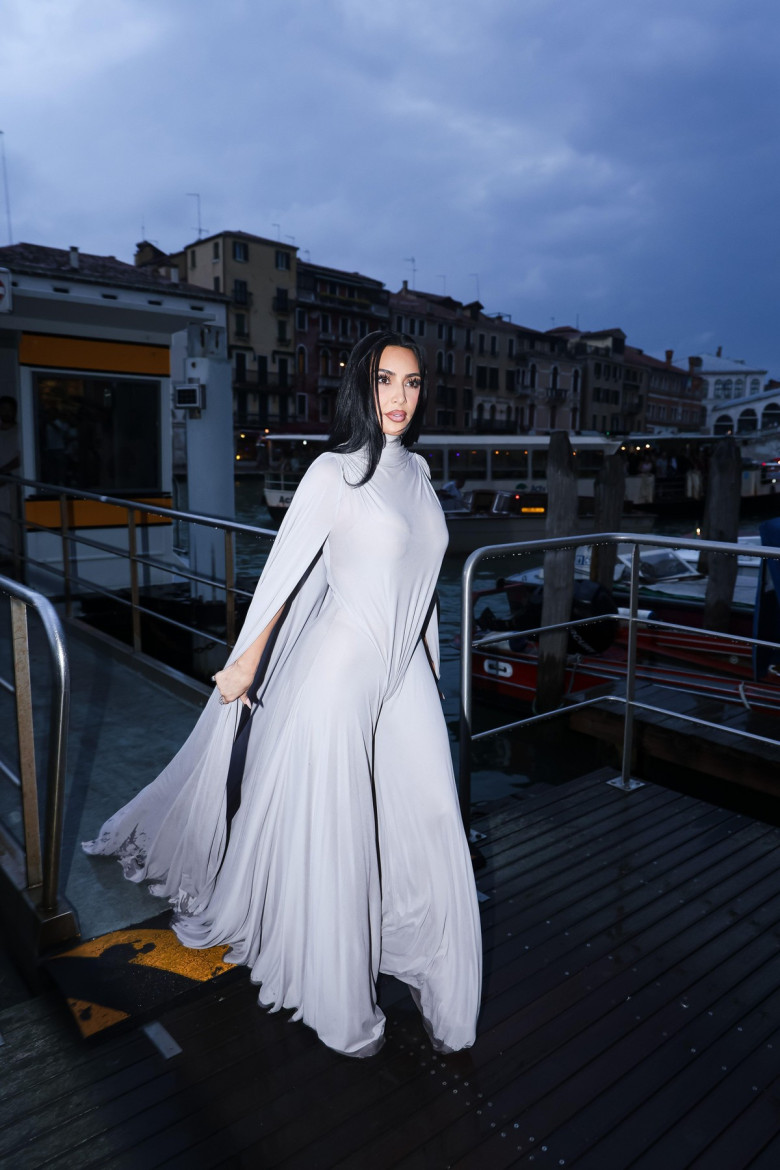 Venice Lido, Italy. 28th Aug, 2025. Venice, 82nd Venice International Film Festival - Day 2 - Kim Kardashian arrives at the Diane von Furstenberg Award ceremony at the Goldoni Theatre Credit: Independent Photo Agency/Alamy Live News