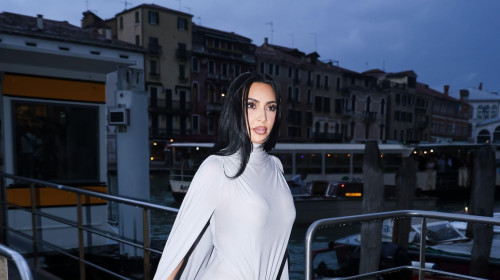 Venice Lido, Italy. 28th Aug, 2025. Venice, 82nd Venice International Film Festival - Day 2 - Kim Kardashian arrives at the Diane von Furstenberg Award ceremony at the Goldoni Theatre Credit: Independent Photo Agency/Alamy Live News