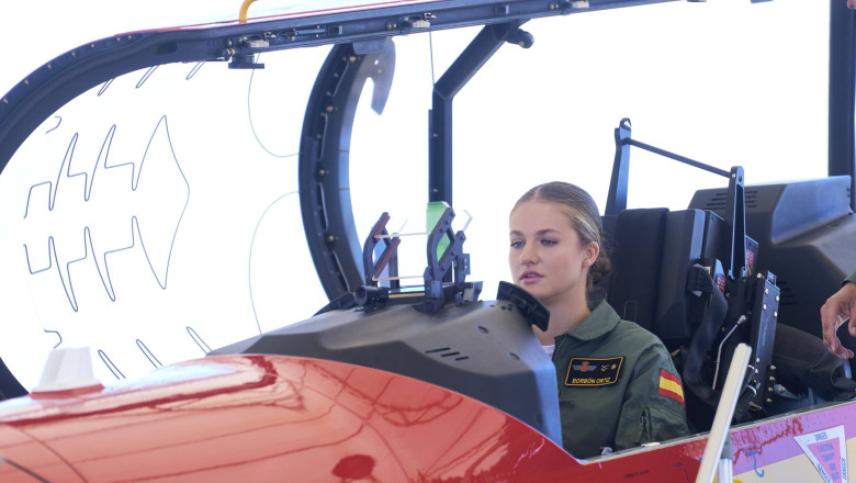 Princess Leonor attends her first day at General Academy of Air and Space