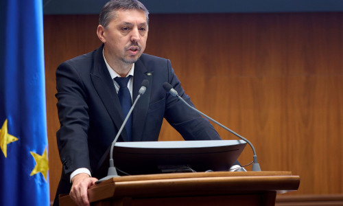 Bucharest, Romania. 11th Apr, 2025: Daniel David, the Romanian Minister of Education, speaks during the third edition of the Financial Education Forum, organized by the National Bank of Romania. Credit: Lucian Alecu/Alamy Live News