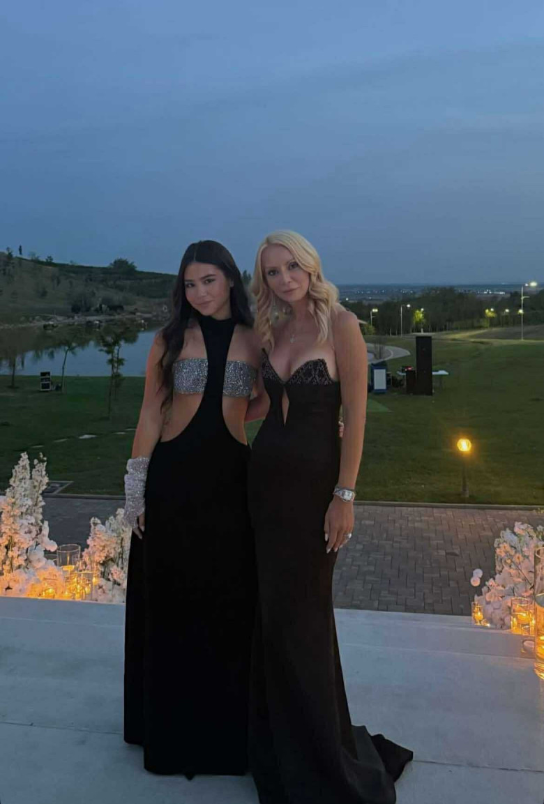 Daciana Sârbu, alături de Irina, fiica ei și a lui Victor Ponta