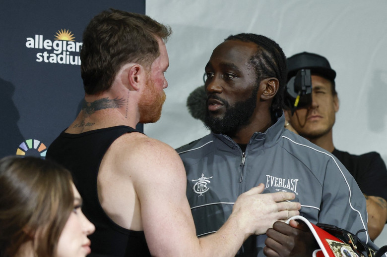 Canelo Alvarez si Terence Crawford (4)