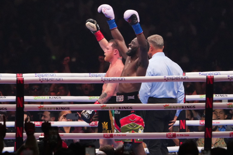 Canelo Alvarez si Terence Crawford