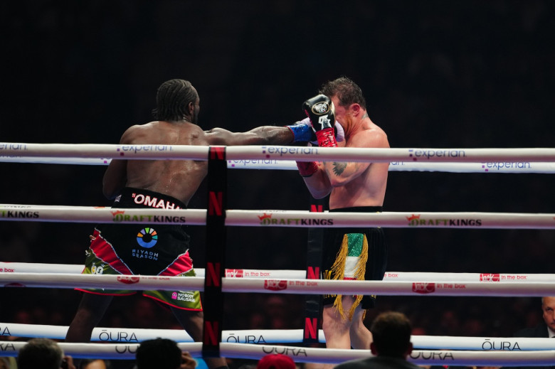Canelo Alvarez si Terence Crawford