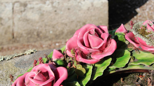 Decoration on a tomb in a cemetery in Noirmoutier (France).