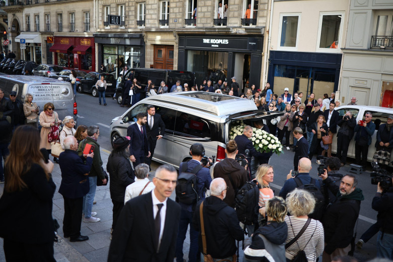 Paris, France. 30th Sep, 2025. The coffin arrives at the funeral ceremony of Italo-French actress Claudia Cardinale at Saint-Roch church in Paris, France on September 30, 2025. Claudia Cardinale, died on September 23 at the age of 87, she had a six-decade