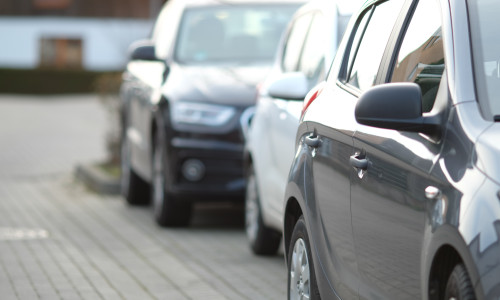 A oprit mașina timp de 3 minute pentru a-și umple sticla cu apă de la o fântână publică și a fost sancționată/ Unsplash