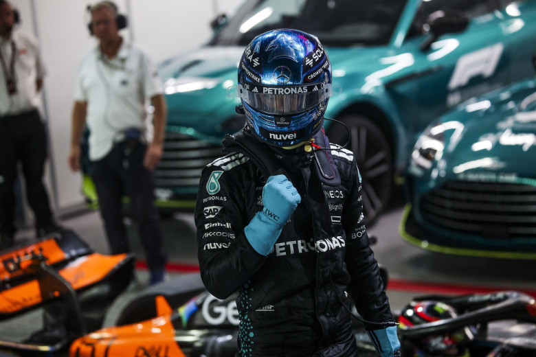 63 RUSSELL George (gbr), Mercedes AMG F1 Team W16, action during the 2025 Formula 1 Singapore Grand Prix, 18th round of the 2025 FIA Formula One World Championship from October 3 to 5, 2025 on the Marina Bay Street Circuit, in Singapore