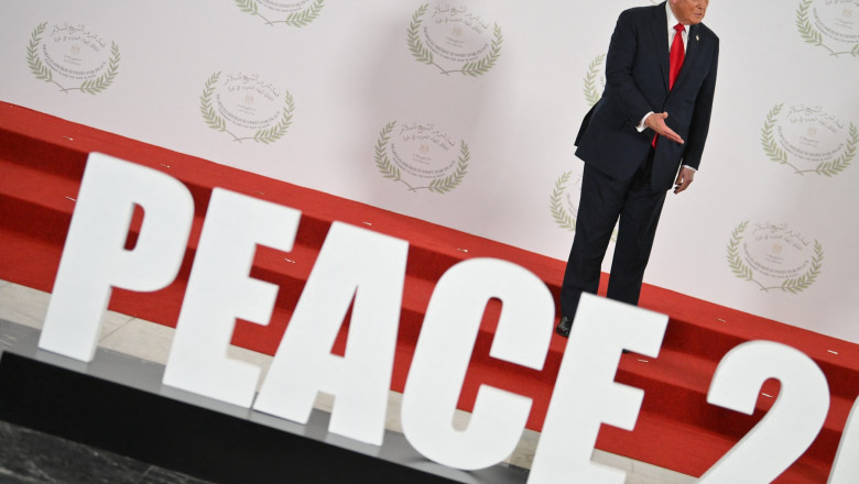 Sommet pour la paix de Charm el-Cheikh, en Egypte "Peace in the Middle East" pour discuter du soutien à la bande de Gaza après le cessez-le-feu entre Israël et le Hamas