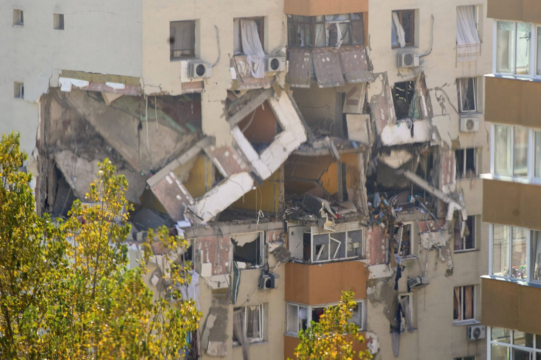 Deadly Gas Explosion Hits Residential Building in Bucharest, Romania