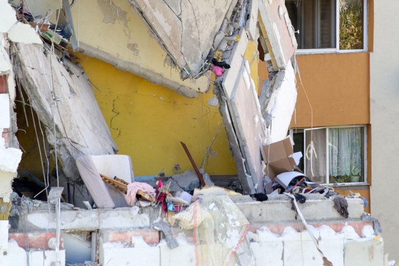 Bucharest, Romania. 17th Oct, 2025: Several apartments destroyed in a powerful explosion caused by a gas buildup at a residential building in the Rahova district of Bucharest. At the time of reporting, there were three dead and thirteen injured transporte