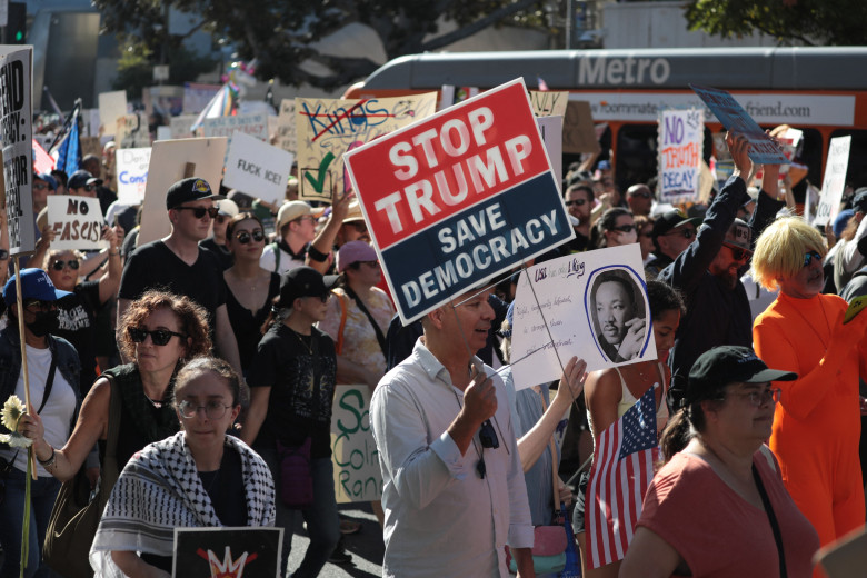 Sute de mii de persoane au manifestat împotriva lui Trump în toată America/ Profimedia