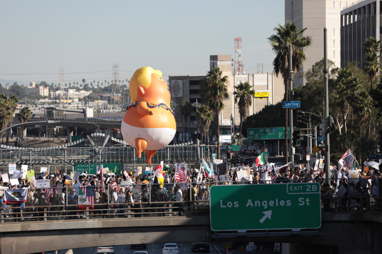 Sute de mii de persoane au manifestat împotriva lui Trump în toată America/ Profimedia