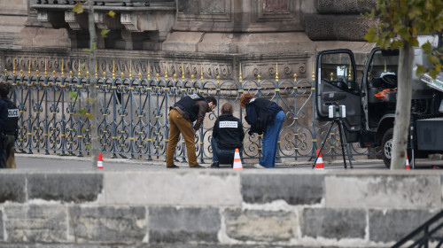 Jaf la Muzeul Luvru din Paris/ Profimedia