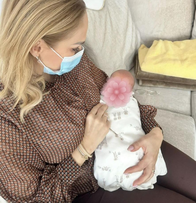 gabriela firea a devenit bunica (3)