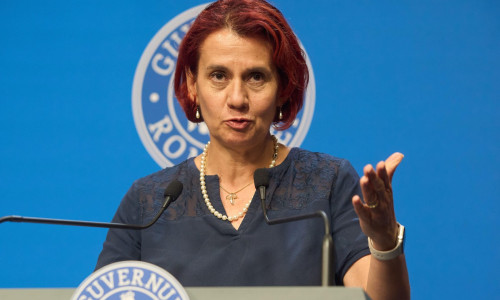Bucharest, Romania. 22nd July, 2025: Spokesperson Ioana Ene Dogioiu speaks during a press conference on the reform of state-owned companies, at Victoria Palace, the Romanian Government Headquarters. Credit: Lucian Alecu/Alamy Live News