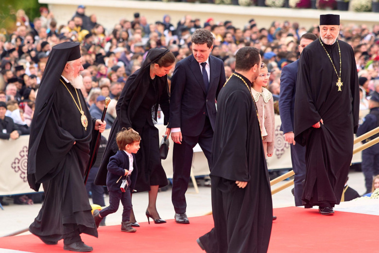Bucharest, Romania. 26th Oct, 2025: Nicusor Dan, the President of Romania, his partner, Mirabela Gradinaru, and their children Aheea Dan and Antim Dan, arrive at the Romanian National Cathedral to attend the consecration of the mosaics icons of the Cathed