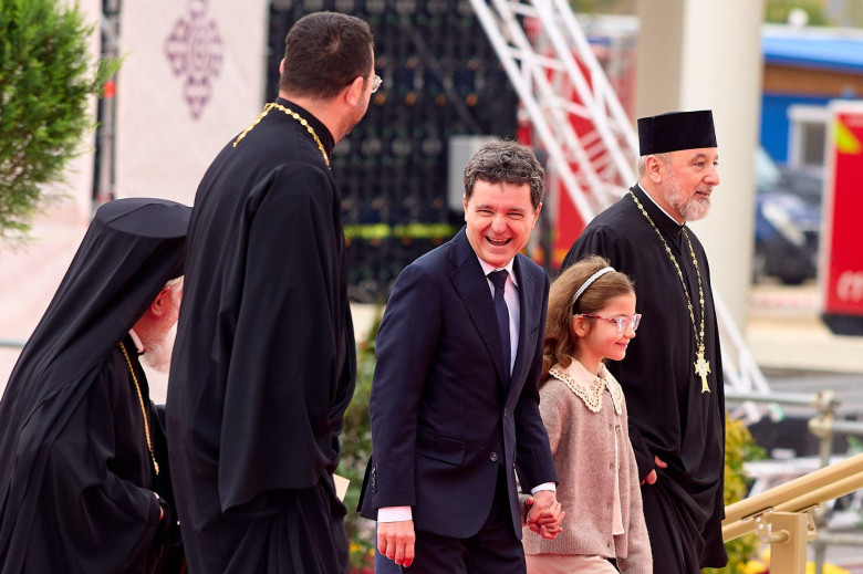 Bucharest, Romania. 26th Oct, 2025: Nicusor Dan, the President of Romania, his partner, Mirabela Gradinaru, and their children Aheea Dan and Antim Dan, arrive at the Romanian National Cathedral to attend the consecration of the mosaics icons of the Cathed