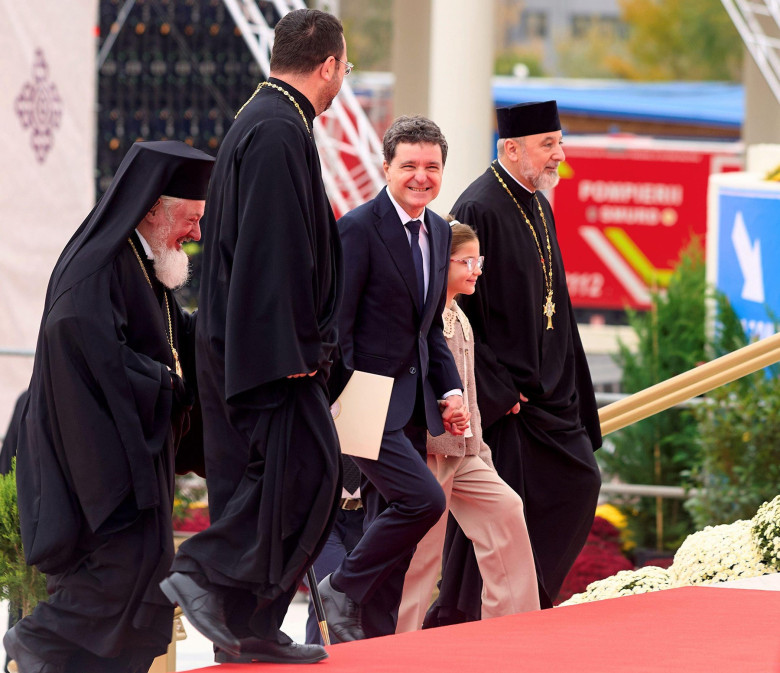 Bucharest, Romania. 26th Oct, 2025: Nicusor Dan, the President of Romania, his partner, Mirabela Gradinaru, and their children Aheea Dan and Antim Dan, arrive at the Romanian National Cathedral to attend the consecration of the mosaics icons of the Cathed