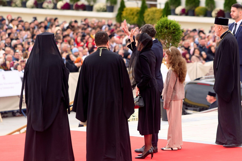 Bucharest, Romania. 26th Oct, 2025: Nicusor Dan, the President of Romania, his partner, Mirabela Gradinaru, and their children Aheea Dan and Antim Dan, arrive at the Romanian National Cathedral to attend the consecration of the mosaics icons of the Cathed