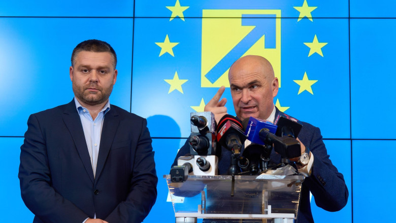 Bucharest, Romania. 26th Nov, 2024: The new interim president of the National Liberal Party (PNL), Ilie Bolojan (R), president of the Bihor County Council, holds a press conference about the party's future following the resignation of the PNL president, N